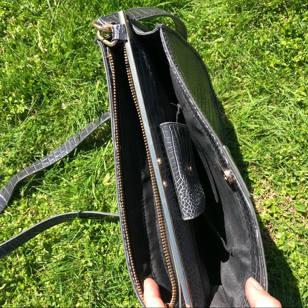 Croc Embossed Gray Crossbody - Picture 4 of 5